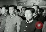 Image Président du Parti des travailleurs Kim Du Bong présente des médailles Corée, 1947, de la seconde 21 séquences d'archives historiques vidéo 65675028832
