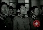 Image Président du Parti des travailleurs Kim Du Bong présente des médailles Corée, 1947, de la seconde 23 séquences d'archives historiques vidéo 65675028832