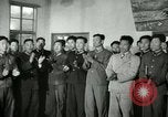 Image Président du Parti des travailleurs Kim Du Bong présente des médailles Corée, 1947, de la seconde 27 séquences d'archives historiques vidéo 65675028832