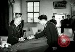 Image Président du Parti des travailleurs Kim Du Bong présente des médailles Corée, 1947, de la seconde 33 séquences d'archives historiques vidéo 65675028832