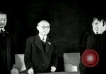 Image Président du Parti des travailleurs Kim Du Bong présente des médailles Corée, 1947, de la seconde 38 séquences d'archives historiques vidéo 65675028832