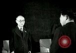 Image Président du Parti des travailleurs Kim Du Bong présente des médailles Corée, 1947, de la seconde 39 séquences d'archives historiques vidéo 65675028832