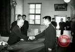 Image Président du Parti des travailleurs Kim Du Bong présente des médailles Corée, 1947, de la seconde 41 séquences d'archives historiques vidéo 65675028832