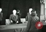 Image Président du Parti des travailleurs Kim Du Bong présente des médailles Corée, 1947, de la seconde 48 séquences d'archives historiques vidéo 65675028832