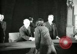 Image Président du Parti des travailleurs Kim Du Bong présente des médailles Corée, 1947, de la seconde 50 séquences d'archives historiques vidéo 65675028832