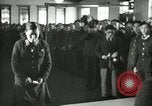 Image Président du Parti des travailleurs Kim Du Bong présente des médailles Corée, 1947, de la seconde 53 séquences d'archives historiques vidéo 65675028832