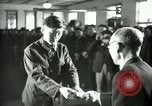 Image Président du Parti des travailleurs Kim Du Bong présente des médailles Corée, 1947, de la seconde 55 séquences d'archives historiques vidéo 65675028832
