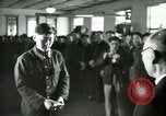 Image Président du Parti des travailleurs Kim Du Bong présente des médailles Corée, 1947, de la seconde 56 séquences d'archives historiques vidéo 65675028832