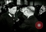 Image Président du Parti des travailleurs Kim Du Bong présente des médailles Corée, 1947, de la seconde 58 séquences d'archives historiques vidéo 65675028832