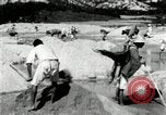 Standbild koreanischen Bauern sand Entfernen von Reis Bereich Korea, 1936, aus Sekunde 26 historischem Filmmaterial Videoclip 65675028843