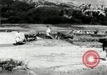 Standbild koreanischen Bauern sand Entfernen von Reis Bereich Korea, 1936, aus Sekunde 51 historischem Filmmaterial Videoclip 65675028843