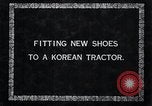 Standbild koreanischen Bauern Nägel Stahl Schuhe zu seiner Bulle Korea, 1936, aus Sekunde 3 historischem Filmmaterial Videoclip 65675028856