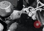 Standbild koreanischen Bauern Nägel Stahl Schuhe zu seiner Bulle Korea, 1936, aus Sekunde 33 historischem Filmmaterial Videoclip 65675028856