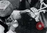 Standbild koreanischen Bauern Nägel Stahl Schuhe zu seiner Bulle Korea, 1936, aus Sekunde 35 historischem Filmmaterial Videoclip 65675028856