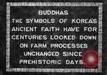 Standbild Twin Steinschnitzereien der Buddhas auf dem Berg Chan-ji Korea, 1936, aus Sekunde 5 historischem Filmmaterial Videoclip 65675028857
