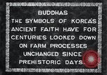 Standbild Twin Steinschnitzereien der Buddhas auf dem Berg Chan-ji Korea, 1936, aus Sekunde 10 historischem Filmmaterial Videoclip 65675028857