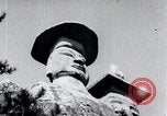 Standbild Twin Steinschnitzereien der Buddhas auf dem Berg Chan-ji Korea, 1936, aus Sekunde 43 historischem Filmmaterial Videoclip 65675028857