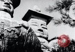 Standbild Twin Steinschnitzereien der Buddhas auf dem Berg Chan-ji Korea, 1936, aus Sekunde 52 historischem Filmmaterial Videoclip 65675028857