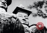 Standbild Twin Steinschnitzereien der Buddhas auf dem Berg Chan-ji Korea, 1936, aus Sekunde 54 historischem Filmmaterial Videoclip 65675028857