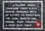 Standbild koreanischen Dorfbewohnern beschwichtigen lokale Spirituosen Korea, 1936, aus Sekunde 6 historischem Filmmaterial Videoclip 65675028858