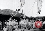 Standbild koreanischen Dorfbewohnern beschwichtigen lokale Spirituosen Korea, 1936, aus Sekunde 17 historischem Filmmaterial Videoclip 65675028858