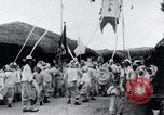 Standbild koreanischen Dorfbewohnern beschwichtigen lokale Spirituosen Korea, 1936, aus Sekunde 19 historischem Filmmaterial Videoclip 65675028858