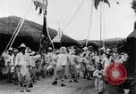 Standbild koreanischen Dorfbewohnern beschwichtigen lokale Spirituosen Korea, 1936, aus Sekunde 21 historischem Filmmaterial Videoclip 65675028858