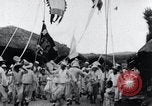 Standbild koreanischen Dorfbewohnern beschwichtigen lokale Spirituosen Korea, 1936, aus Sekunde 24 historischem Filmmaterial Videoclip 65675028858