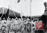 Standbild koreanischen Dorfbewohnern beschwichtigen lokale Spirituosen Korea, 1936, aus Sekunde 25 historischem Filmmaterial Videoclip 65675028858