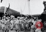 Standbild koreanischen Dorfbewohnern beschwichtigen lokale Spirituosen Korea, 1936, aus Sekunde 26 historischem Filmmaterial Videoclip 65675028858