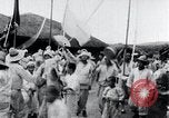 Standbild koreanischen Dorfbewohnern beschwichtigen lokale Spirituosen Korea, 1936, aus Sekunde 33 historischem Filmmaterial Videoclip 65675028858