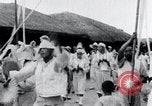 Standbild koreanischen Dorfbewohnern beschwichtigen lokale Spirituosen Korea, 1936, aus Sekunde 42 historischem Filmmaterial Videoclip 65675028858