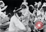 Standbild koreanischen Dorfbewohnern beschwichtigen lokale Spirituosen Korea, 1936, aus Sekunde 44 historischem Filmmaterial Videoclip 65675028858