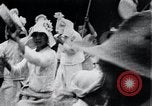 Standbild koreanischen Dorfbewohnern beschwichtigen lokale Spirituosen Korea, 1936, aus Sekunde 47 historischem Filmmaterial Videoclip 65675028858