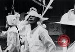 Standbild koreanischen Dorfbewohnern beschwichtigen lokale Spirituosen Korea, 1936, aus Sekunde 50 historischem Filmmaterial Videoclip 65675028858