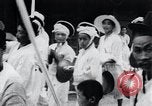 Standbild koreanischen Dorfbewohnern beschwichtigen lokale Spirituosen Korea, 1936, aus Sekunde 55 historischem Filmmaterial Videoclip 65675028858