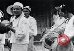 Standbild koreanischen Dorfbewohnern beschwichtigen lokale Spirituosen Korea, 1936, aus Sekunde 57 historischem Filmmaterial Videoclip 65675028858