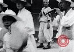 Standbild koreanischen Dorfbewohnern beschwichtigen lokale Spirituosen Korea, 1936, aus Sekunde 62 historischem Filmmaterial Videoclip 65675028858