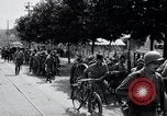 Immagine di Esercito giapponese che occupa la città come abitanti watch Kyongsong Corea, 1945, secondo 15 filmato di repertorio 65675028871