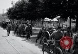 Immagine di Esercito giapponese che occupa la città come abitanti watch Kyongsong Corea, 1945, secondo 16 filmato di repertorio 65675028871