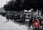 Immagine di Esercito giapponese che occupa la città come abitanti watch Kyongsong Corea, 1945, secondo 18 filmato di repertorio 65675028871