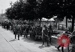 Immagine di Esercito giapponese che occupa la città come abitanti watch Kyongsong Corea, 1945, secondo 19 filmato di repertorio 65675028871