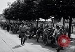 Immagine di Esercito giapponese che occupa la città come abitanti watch Kyongsong Corea, 1945, secondo 21 filmato di repertorio 65675028871