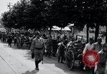 Immagine di Esercito giapponese che occupa la città come abitanti watch Kyongsong Corea, 1945, secondo 22 filmato di repertorio 65675028871