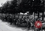Immagine di Esercito giapponese che occupa la città come abitanti watch Kyongsong Corea, 1945, secondo 28 filmato di repertorio 65675028871