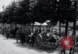 Immagine di Esercito giapponese che occupa la città come abitanti watch Kyongsong Corea, 1945, secondo 29 filmato di repertorio 65675028871