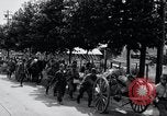 Immagine di Esercito giapponese che occupa la città come abitanti watch Kyongsong Corea, 1945, secondo 30 filmato di repertorio 65675028871