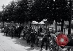 Immagine di Esercito giapponese che occupa la città come abitanti watch Kyongsong Corea, 1945, secondo 31 filmato di repertorio 65675028871