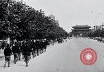 Immagine di Esercito giapponese che occupa la città come abitanti watch Kyongsong Corea, 1945, secondo 53 filmato di repertorio 65675028871