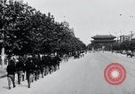 Immagine di Esercito giapponese che occupa la città come abitanti watch Kyongsong Corea, 1945, secondo 55 filmato di repertorio 65675028871